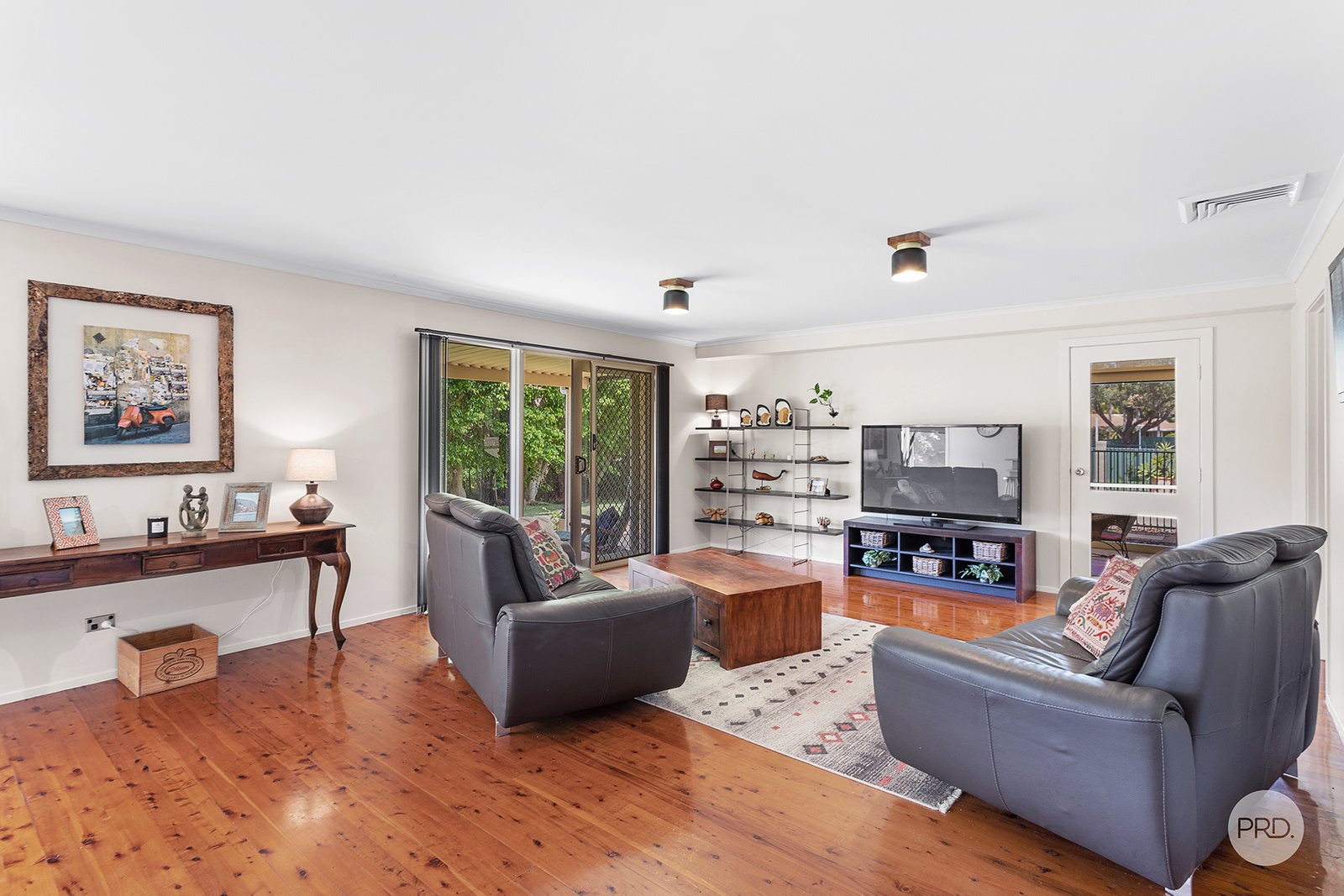 5 Melaleuca Drive ONE MILE 9