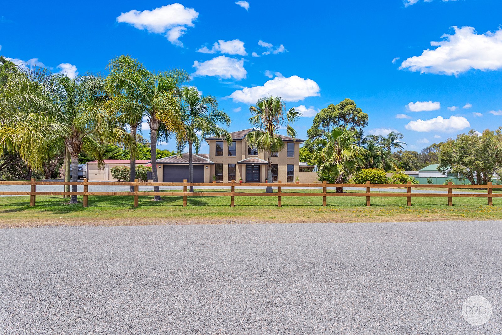 5 Melaleuca Drive ONE MILE 11