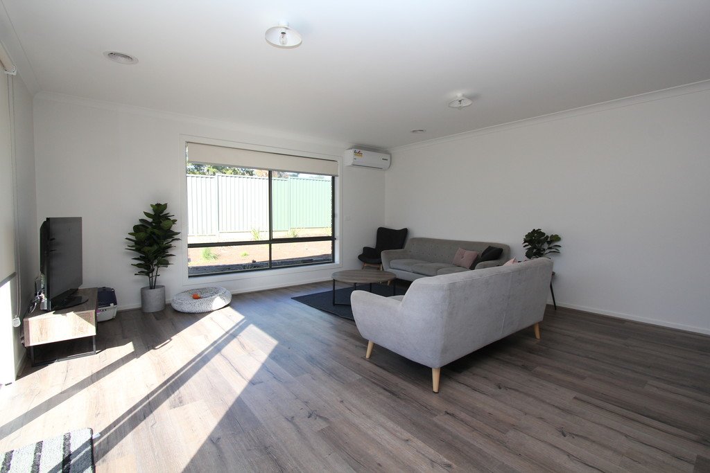 5 Middlin Street BROWN HILL 4