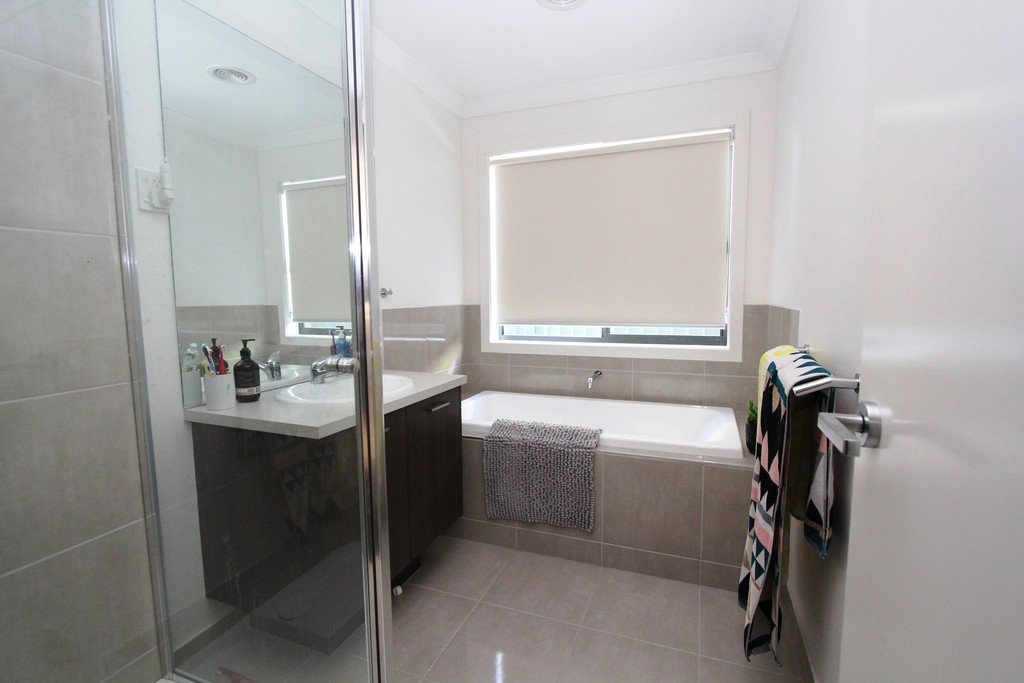 5 Middlin Street BROWN HILL 8