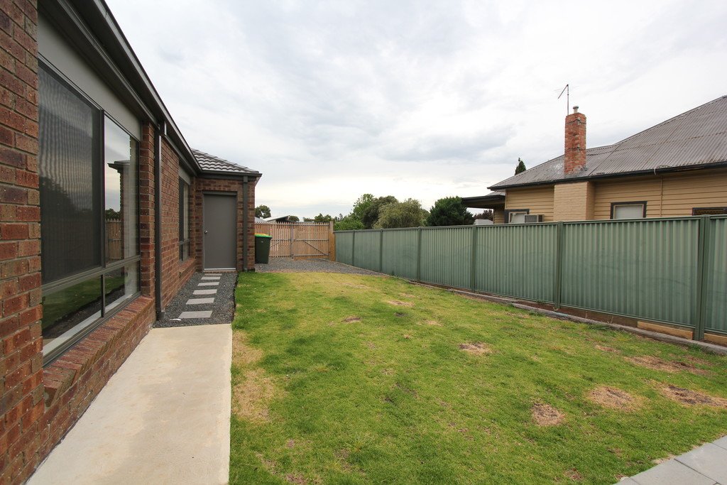 5 Middlin Street BROWN HILL 11