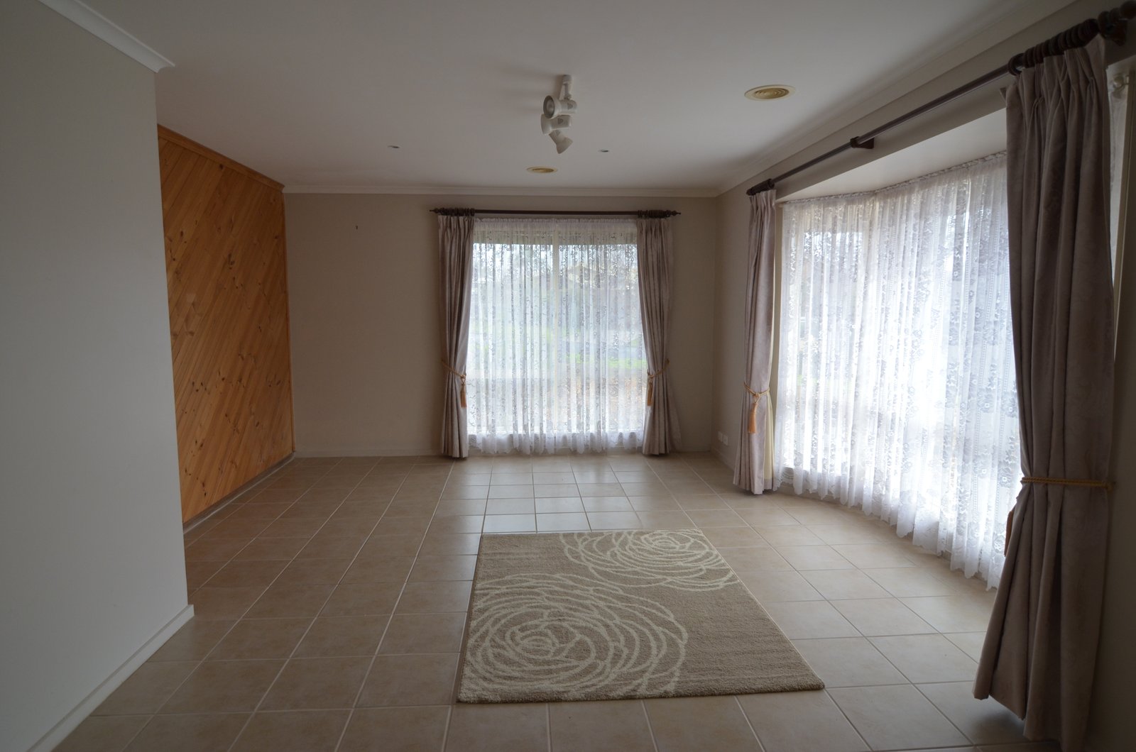 Gallery: 5 Mirrabooka Drive