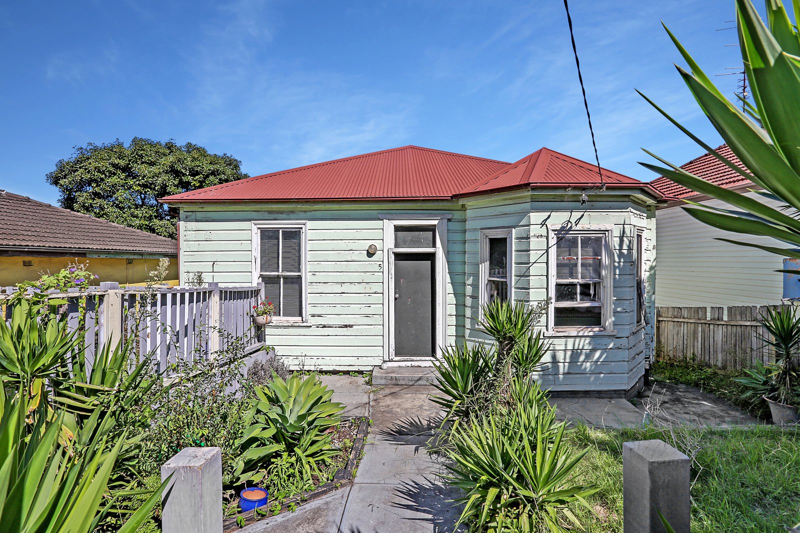 5 Monteith Street CRINGILA 1