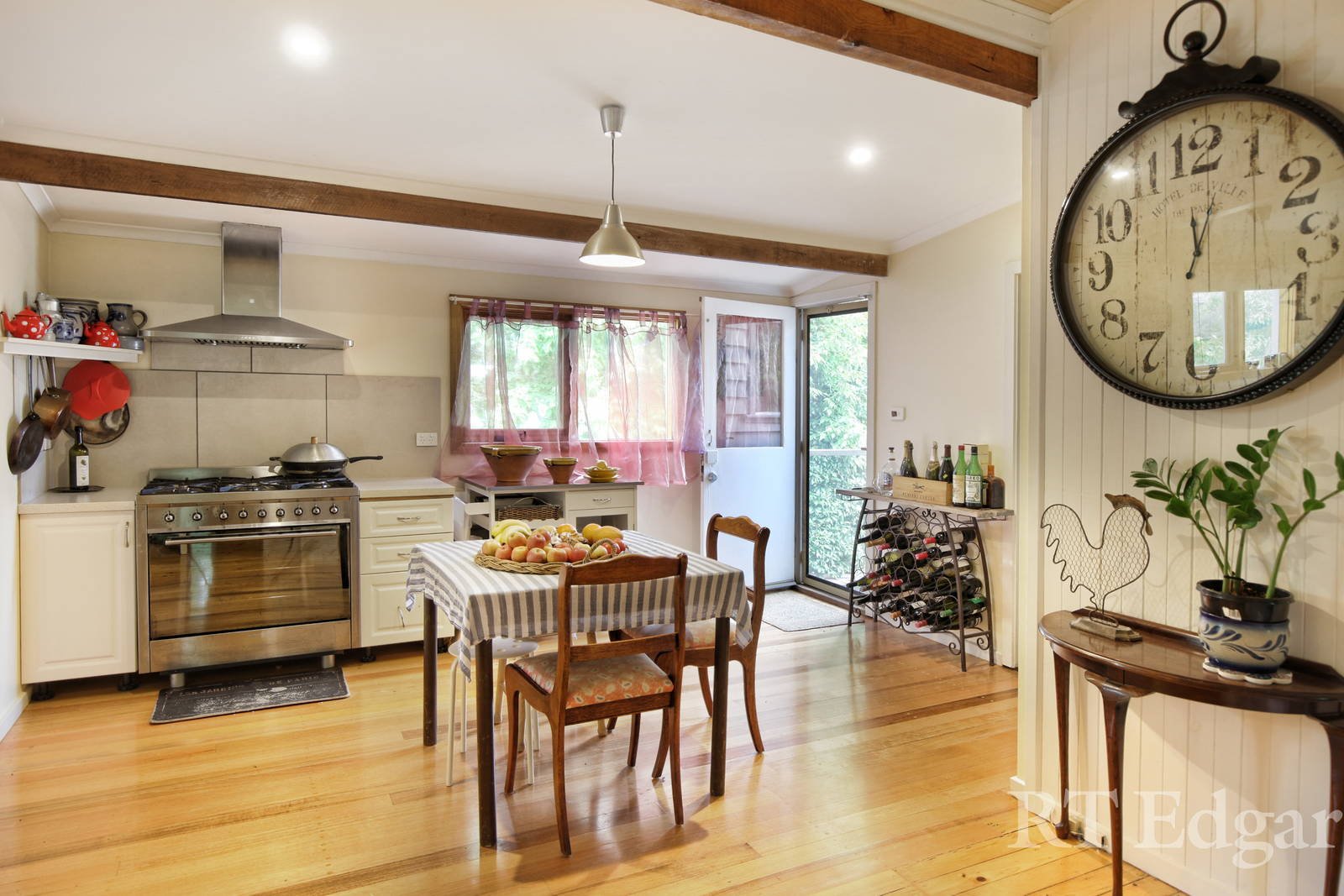 Real Estate and Property in 5 Morris Road, Woodend, VIC