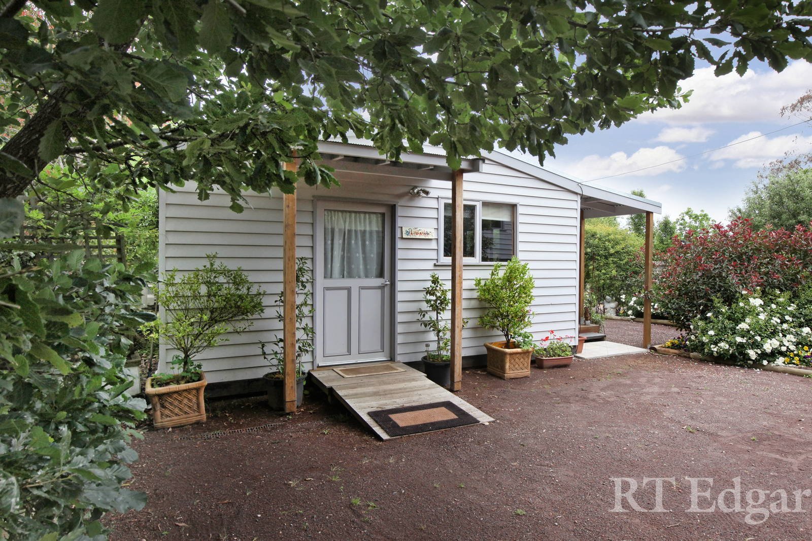 Real Estate and Property in 5 Morris Road, Woodend, VIC