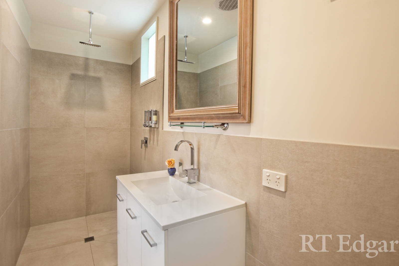 Real Estate and Property in 5 Morris Road, Woodend, VIC