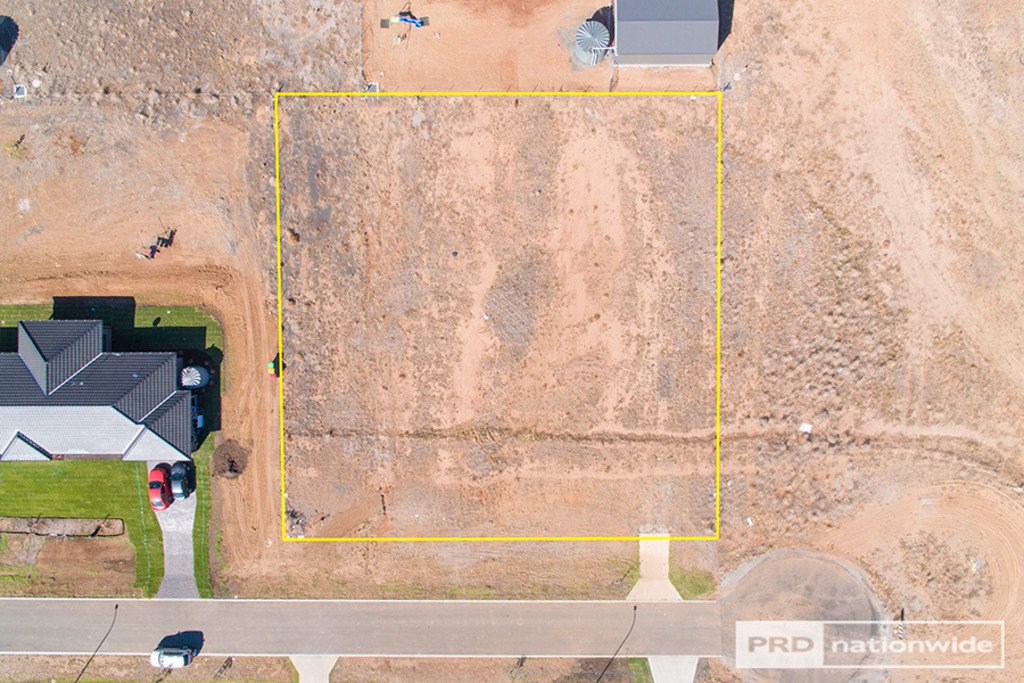 5 Nash Street TAMWORTH 4
