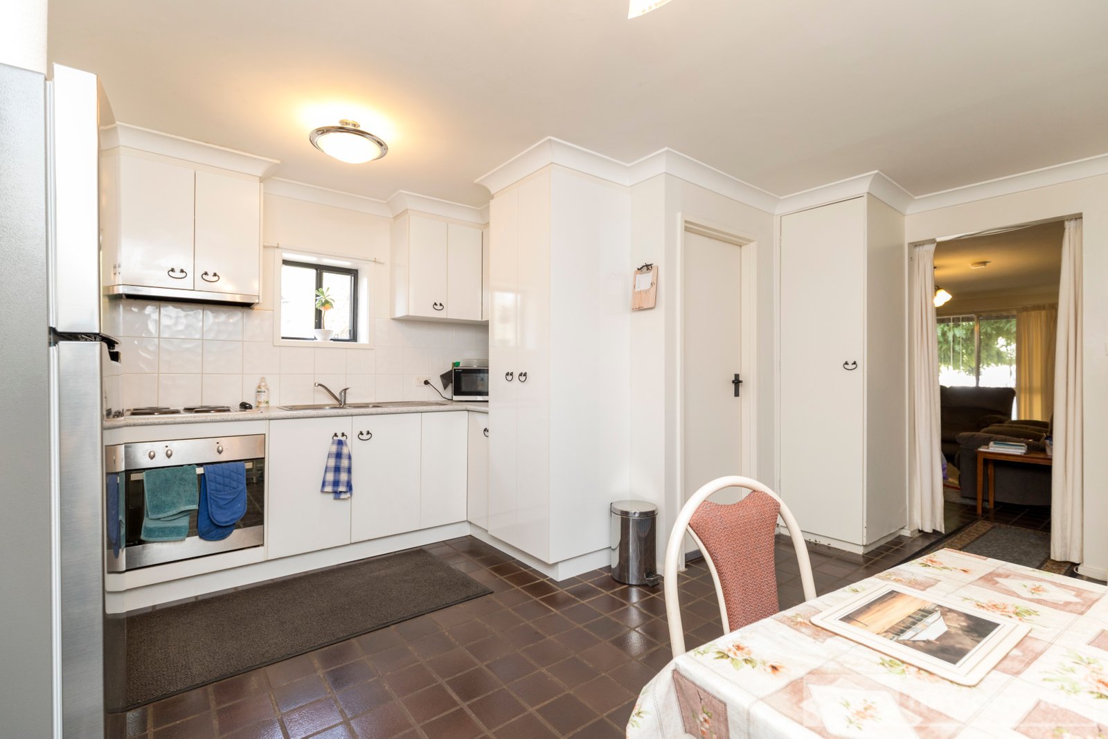 5 Neill Street ADELONG 3