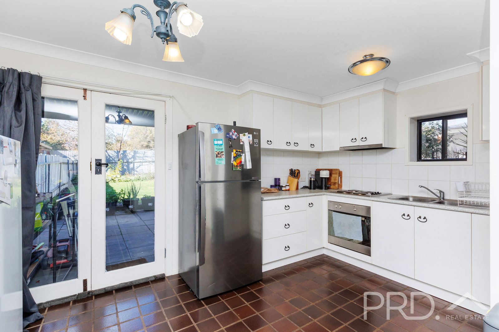 5 Neill Street ADELONG 3