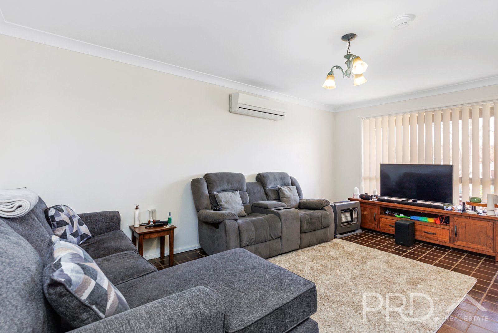 5 Neill Street ADELONG 6