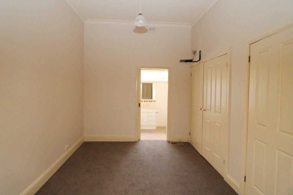 5 Oddie Street LAKE WENDOUREE 6