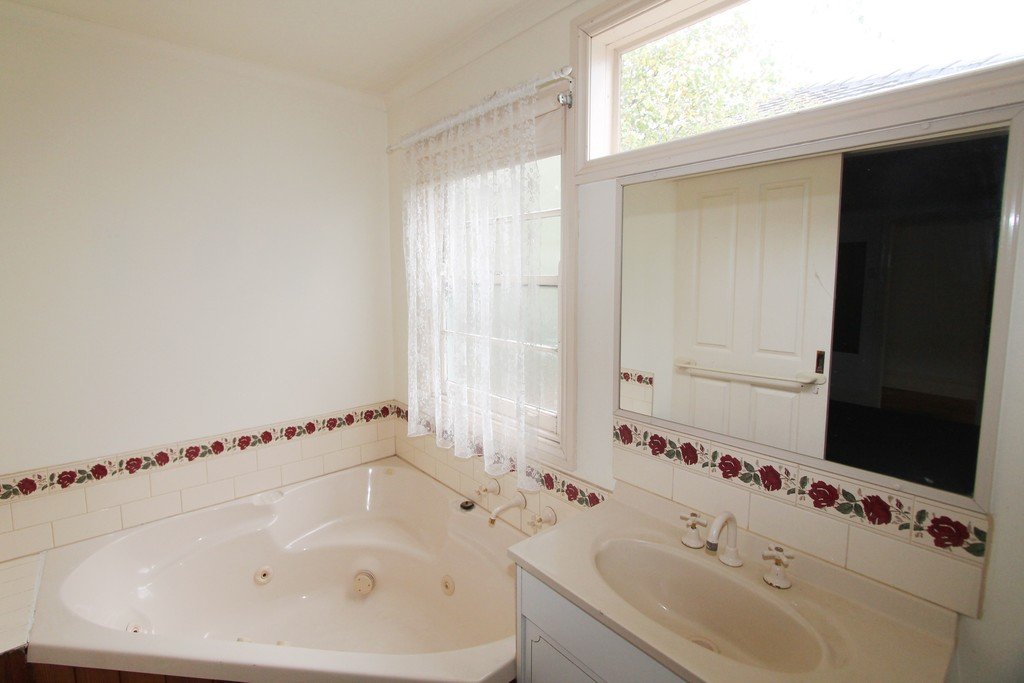 5 Oddie Street LAKE WENDOUREE 7