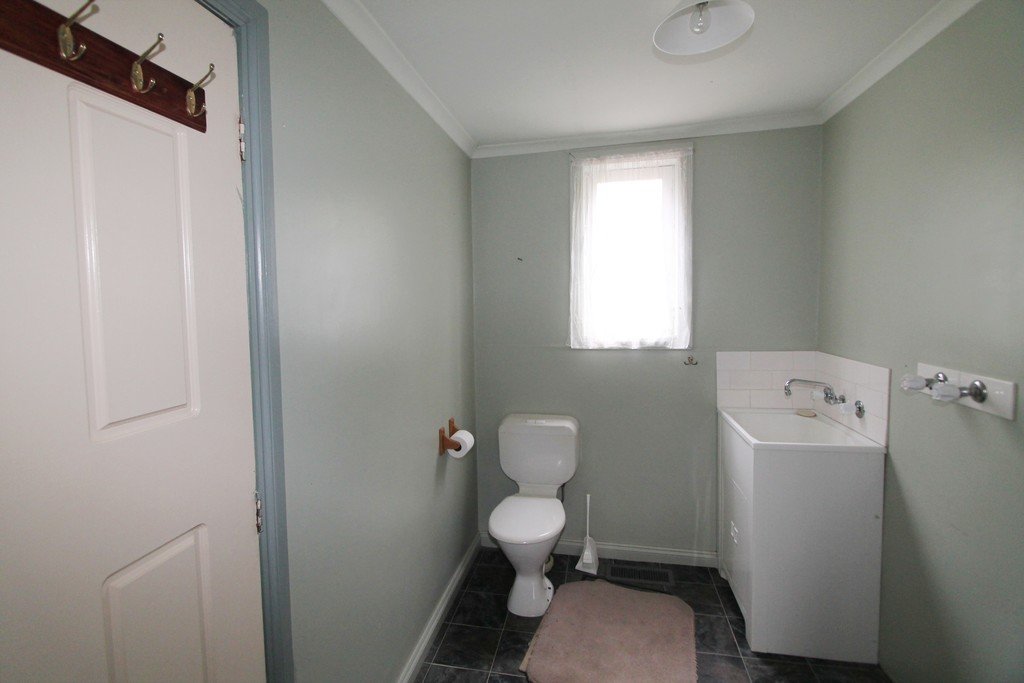 5 Oddie Street LAKE WENDOUREE 9