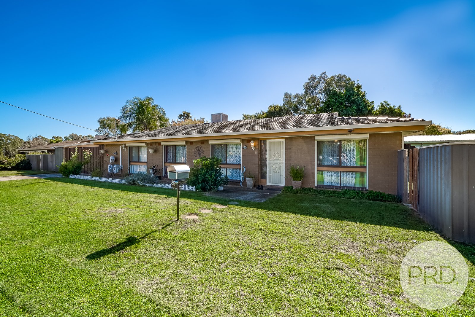 5 Oleander Crescent LAKE ALBERT 1