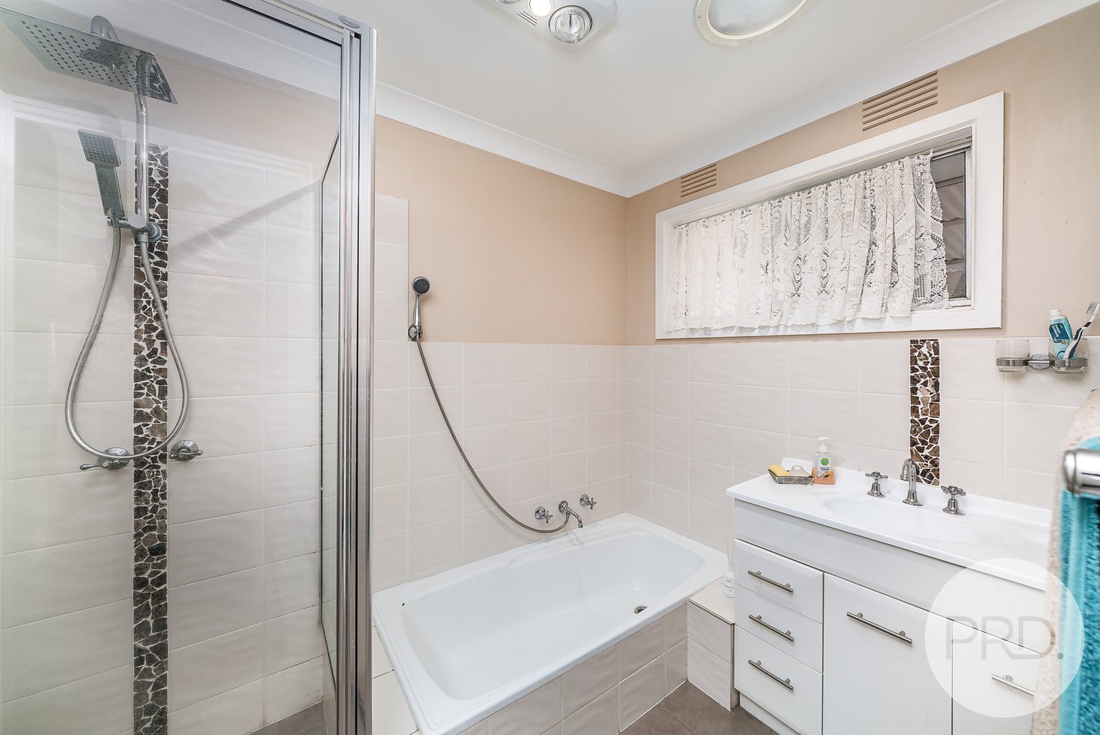 5 Oleander Crescent LAKE ALBERT 11