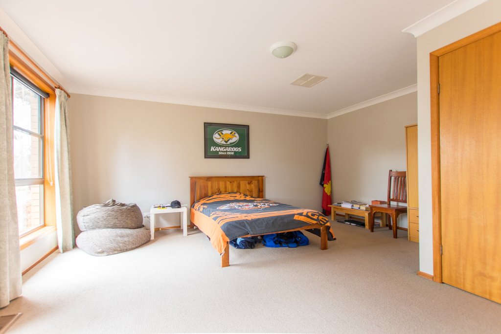 5 Orana Crescent TUMUT 8