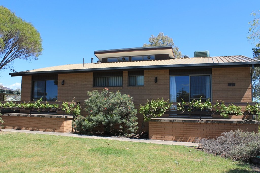 5 Orana Crescent TUMUT 18