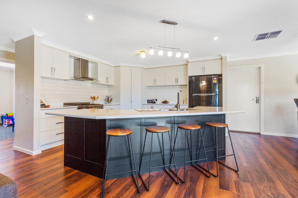 5 Ormond Drive MARONG 4