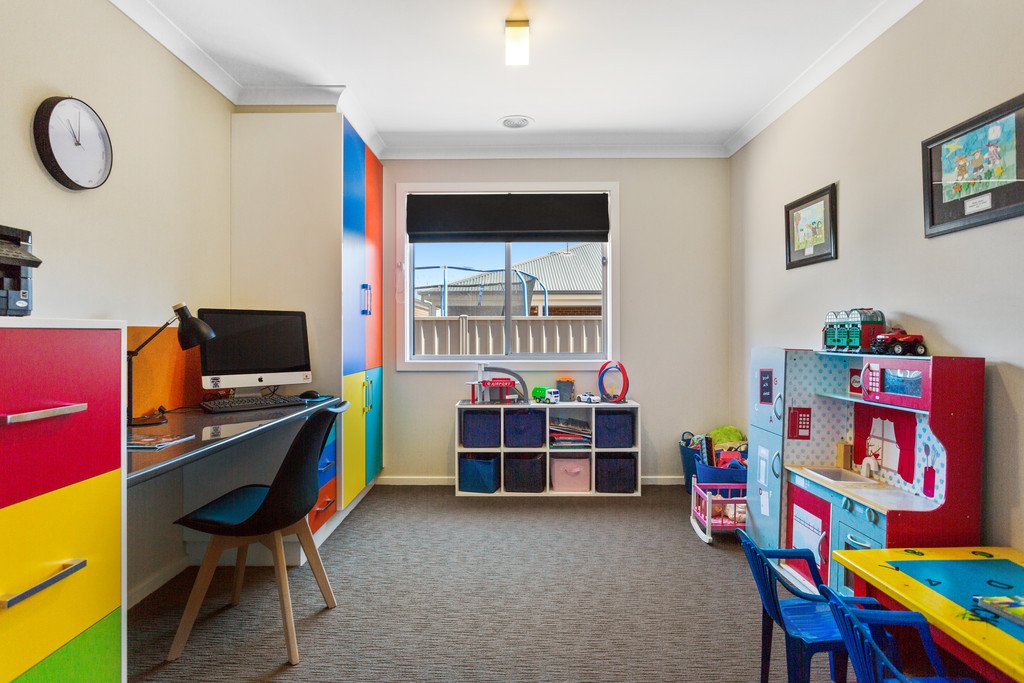 5 Ormond Drive MARONG 9