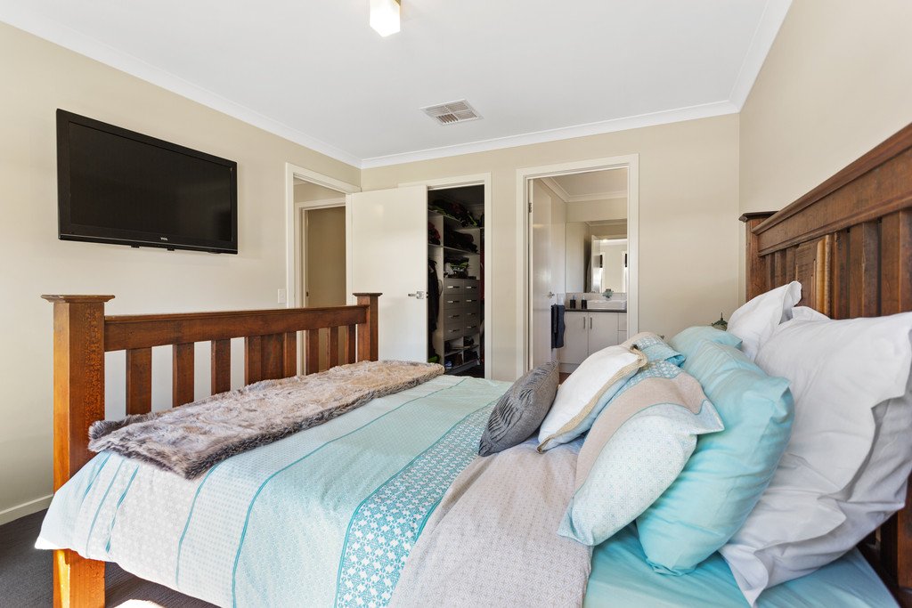 5 Ormond Drive MARONG 11