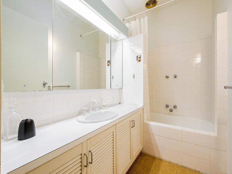 Real Estate and Property in 5 Orrong Road, Elsternwick, VIC