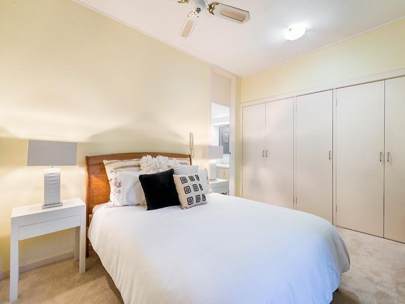 Real Estate and Property in 5 Orrong Road, Elsternwick, VIC