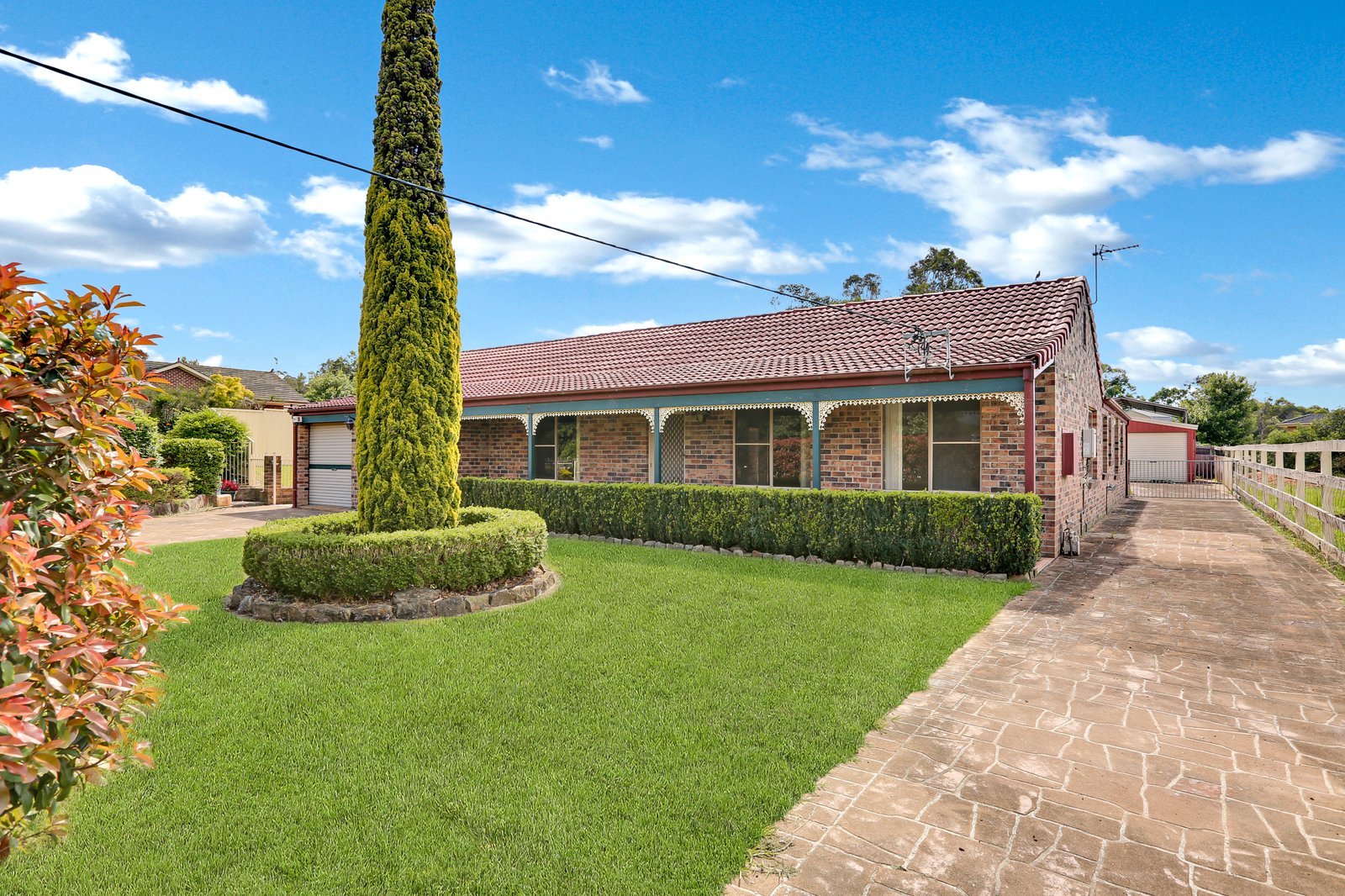 5 Pharlap Avenue KEMBLA GRANGE 1