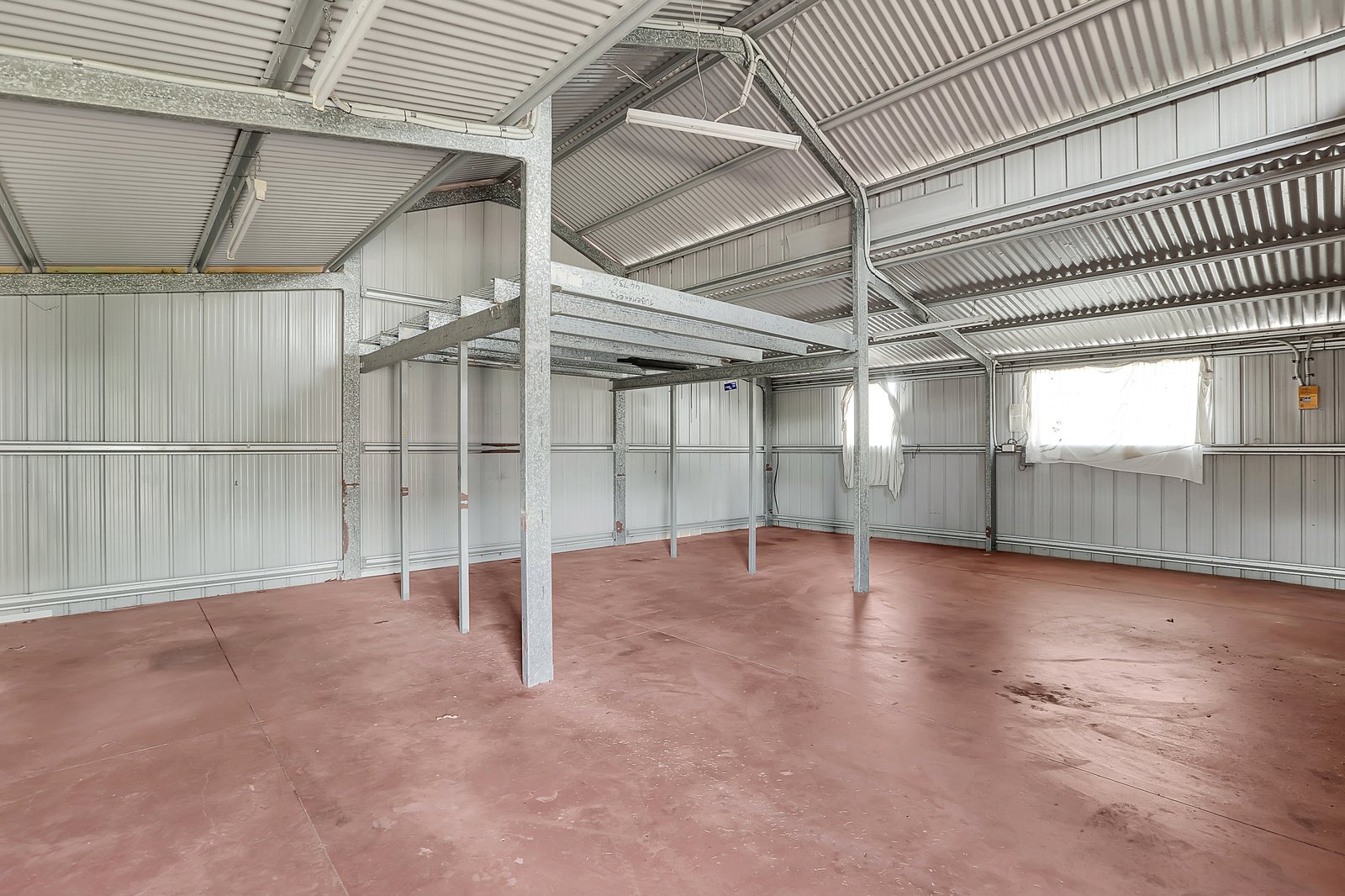 5 Pharlap Avenue KEMBLA GRANGE 6