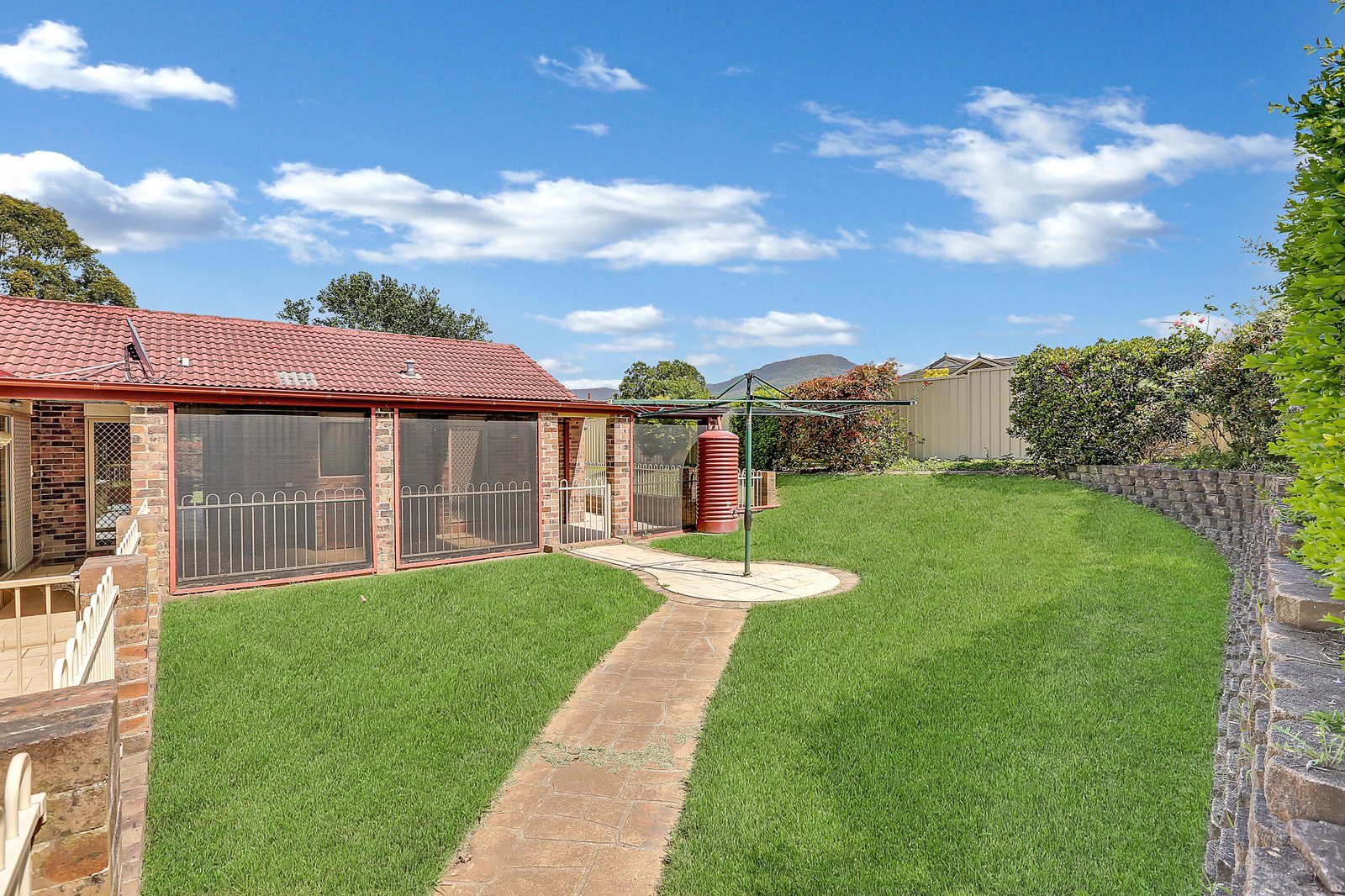 5 Pharlap Avenue KEMBLA GRANGE 8