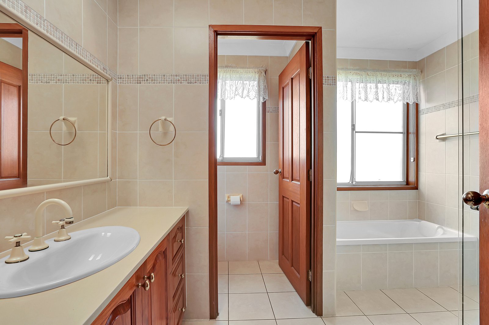 5 Pharlap Avenue KEMBLA GRANGE 9