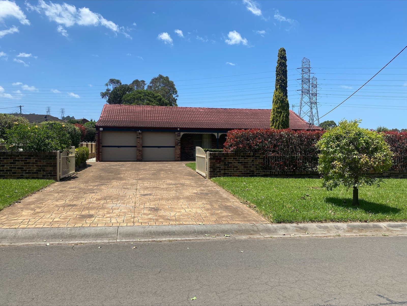 5 Pharlap Avenue KEMBLA GRANGE 14