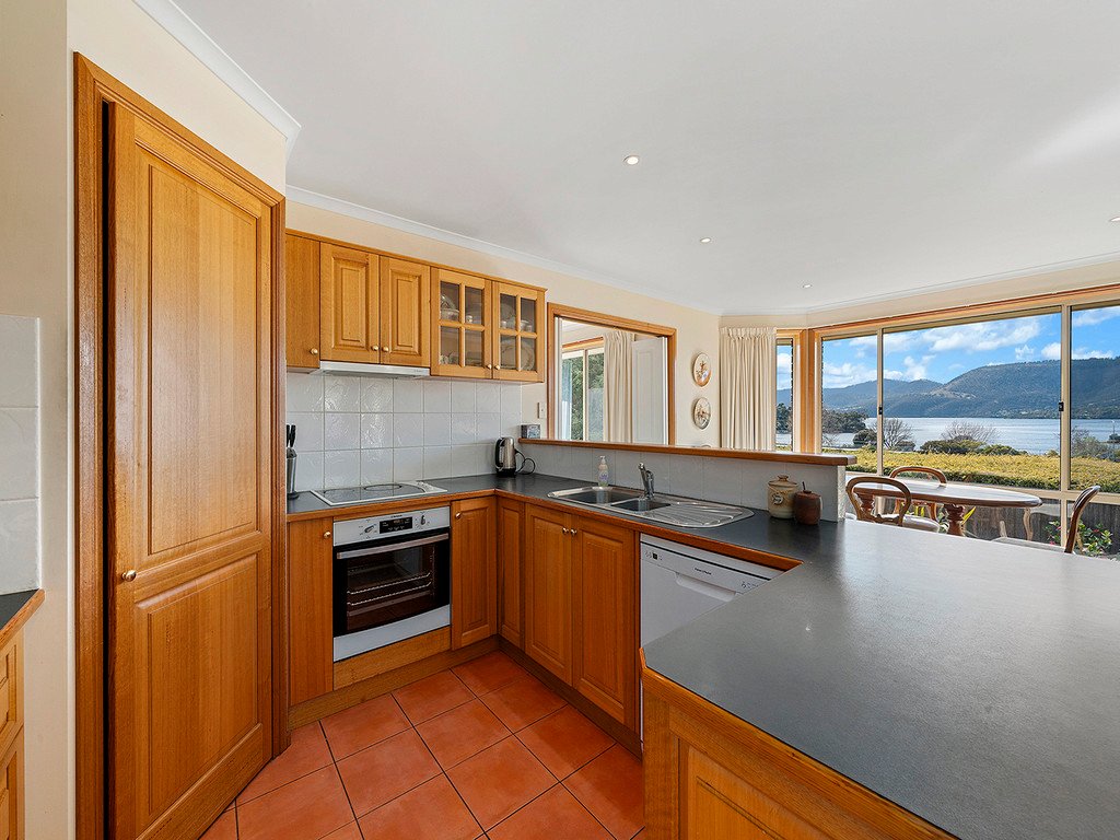 5 Pinot Court BERRIEDALE 7