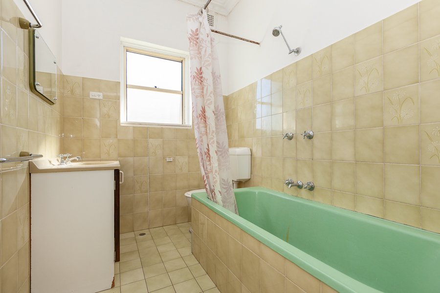 5 Preston Avenue TAMWORTH 6