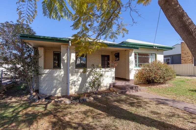 5 Preston Avenue TAMWORTH 1