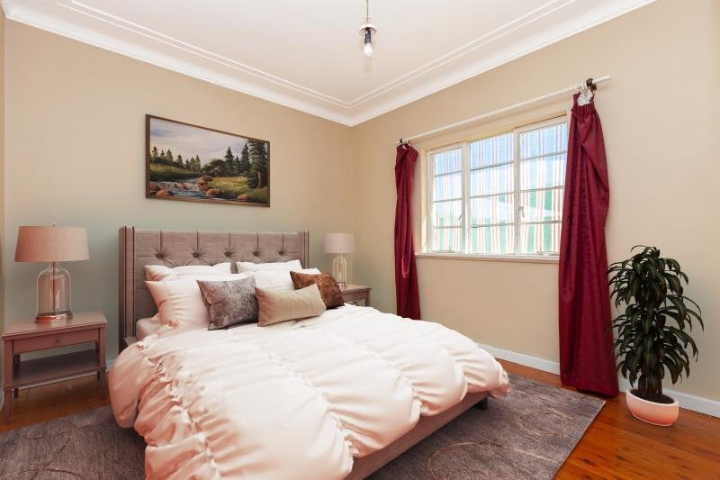 5 Preston Avenue TAMWORTH 4