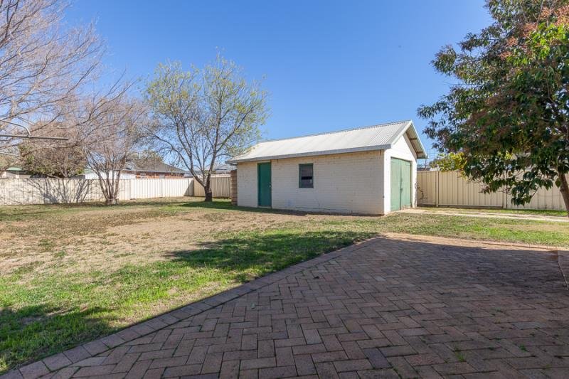 5 Preston Avenue TAMWORTH 7