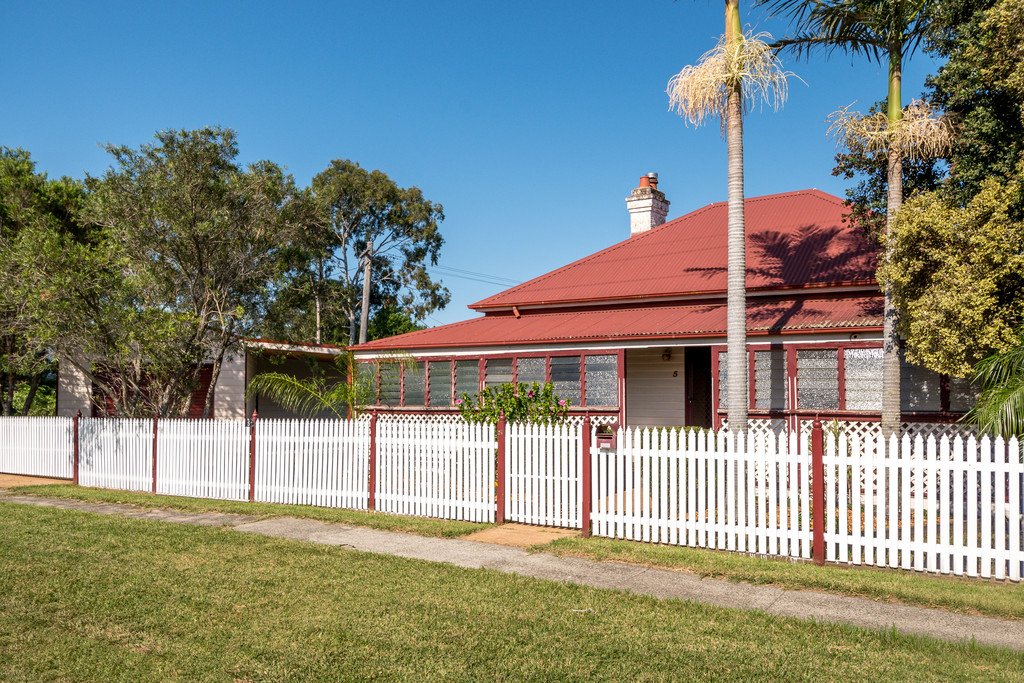 5 Prince Edward Drive DAPTO 12