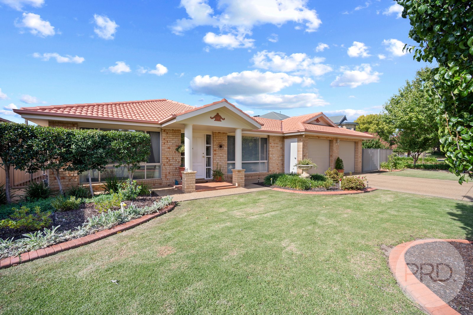 5 Raeburn Crescent LAKE ALBERT 2