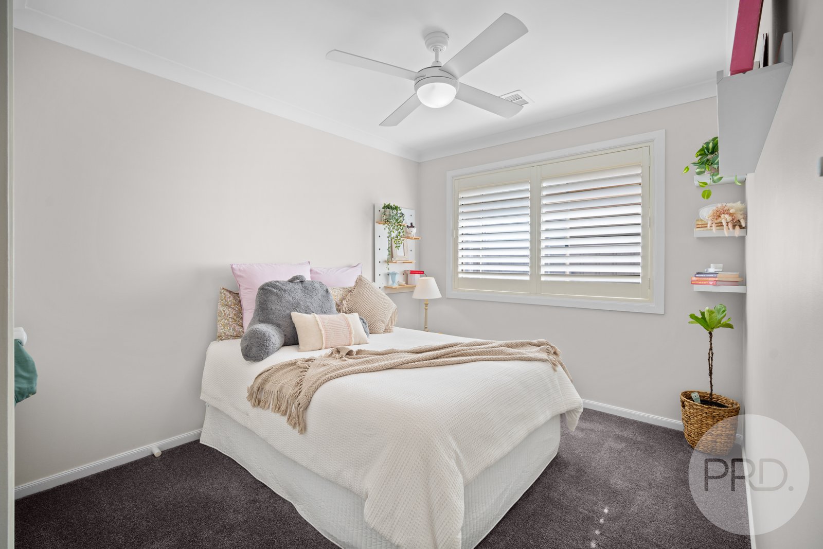 5 Raeburn Crescent LAKE ALBERT 17