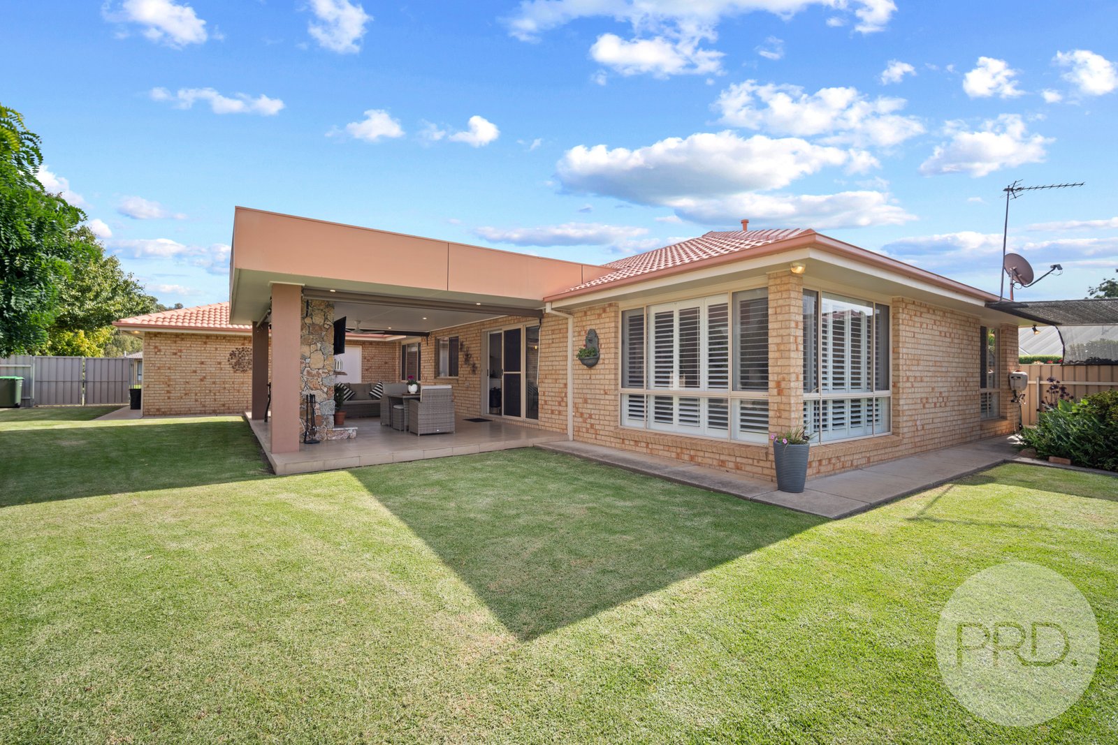 5 Raeburn Crescent LAKE ALBERT 23
