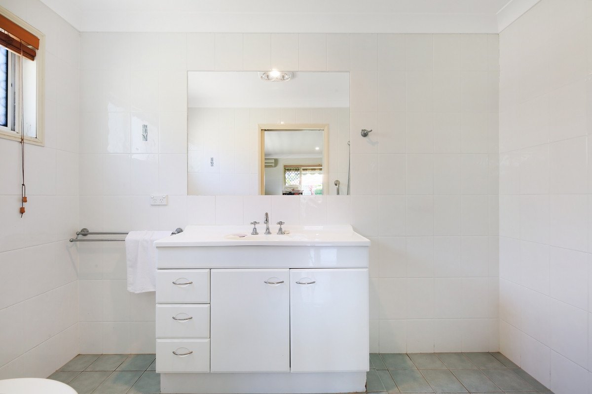 5 Raven Parade Burleigh Waters 12