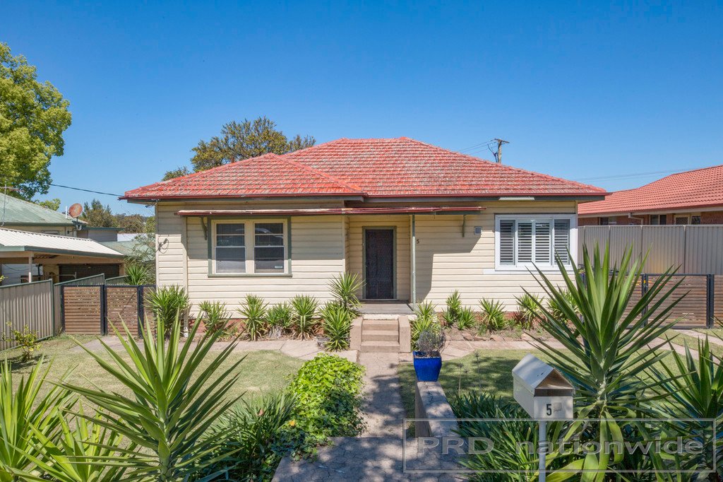 5 Raymond Terrace Road EAST MAITLAND 1