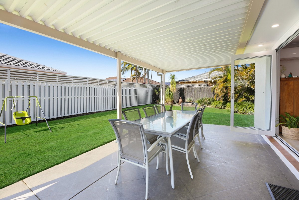 5 Redwing Court Burleigh Waters 9