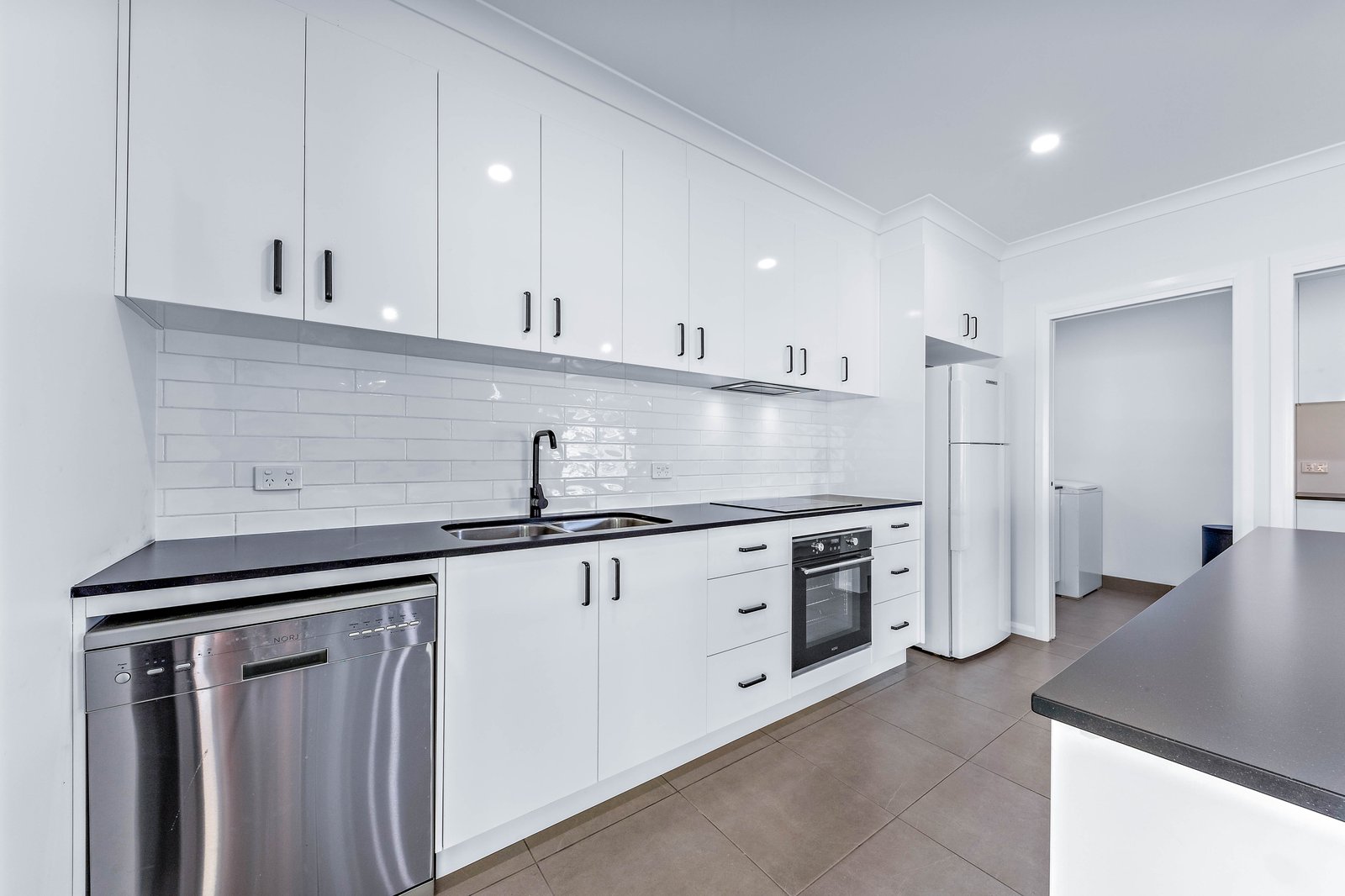 5 Reef Court CANNONVALE 6