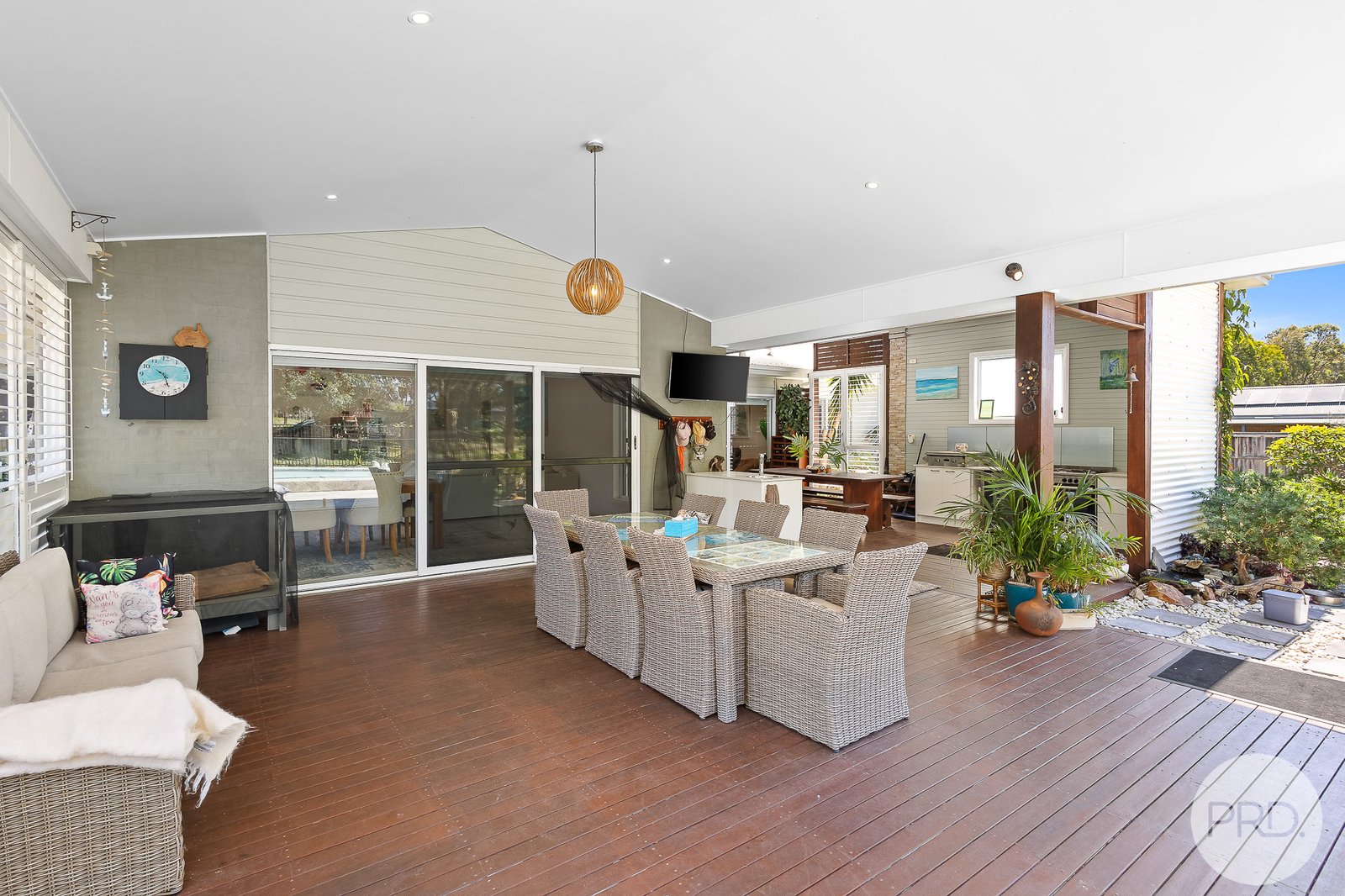 5 Reflections Drive ONE MILE 10