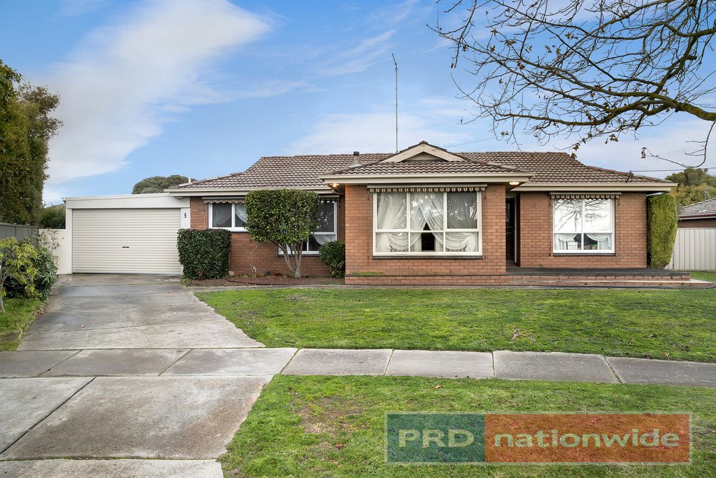 5 Rolf Court WENDOUREE 1