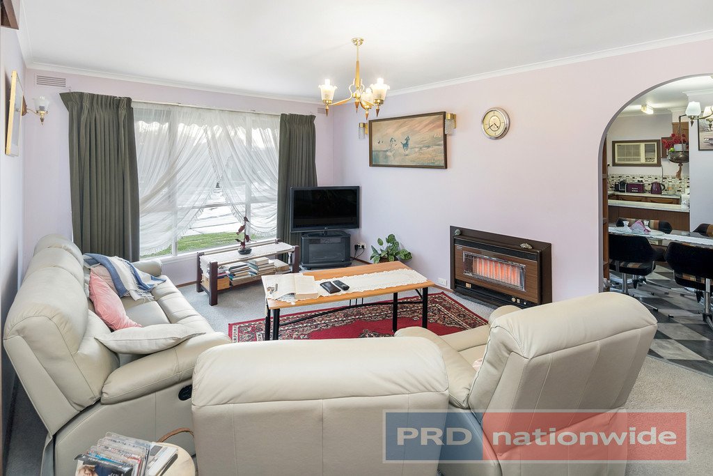 5 Rolf Court WENDOUREE 4