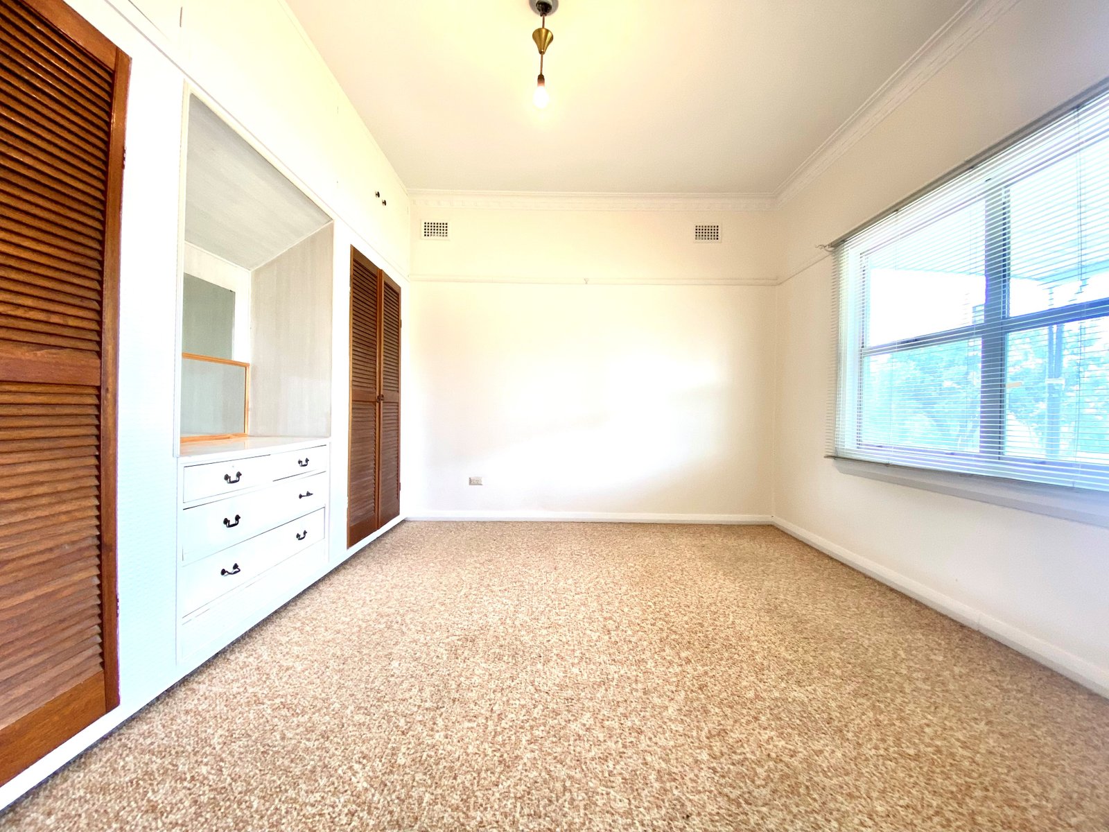 5 Sale Street TAMWORTH DC 4