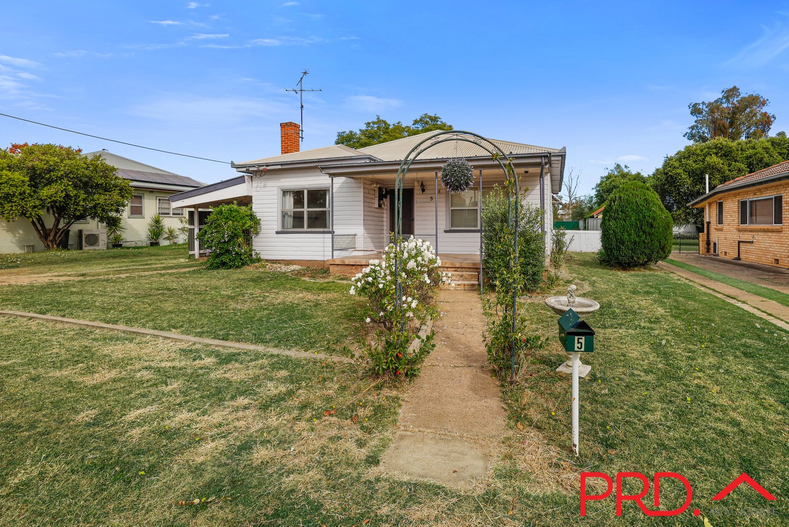 5 Sale Street TAMWORTH 2