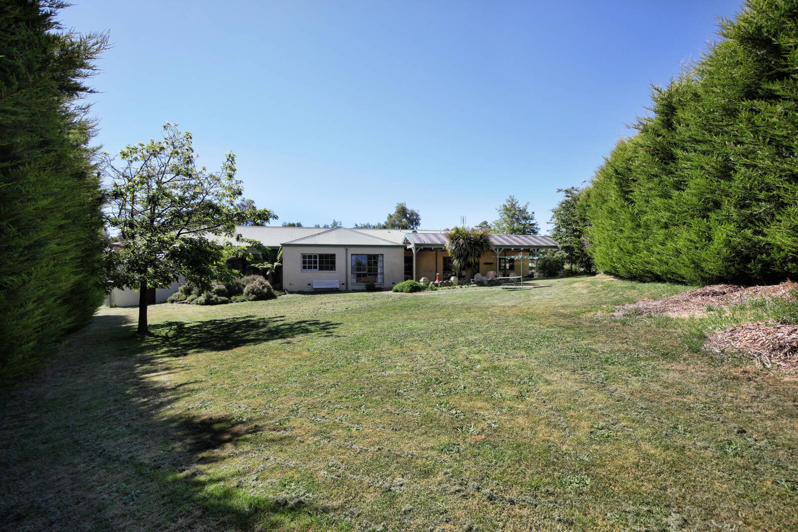 Real Estate and Property in 5 Samuel Court, Woodend, VIC